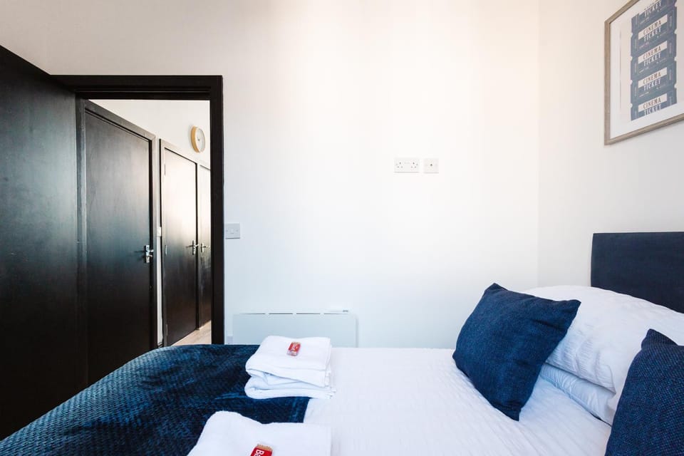 Stylish Town Centre Suite by Traboule Properties LTD Apartment in Warrington