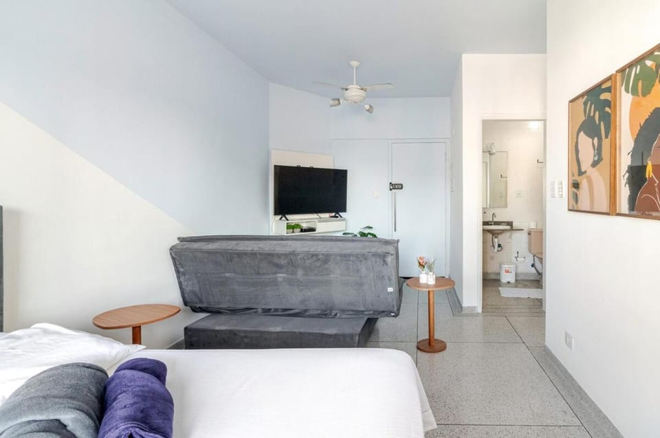 Bed, TV and multimedia, Living room
