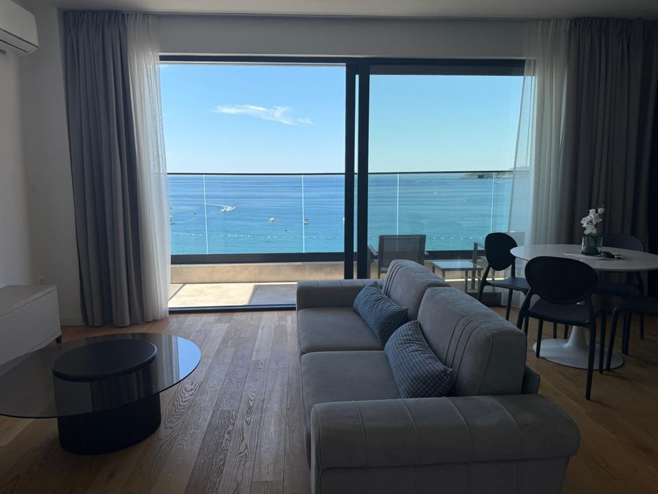 Living room, Sea view