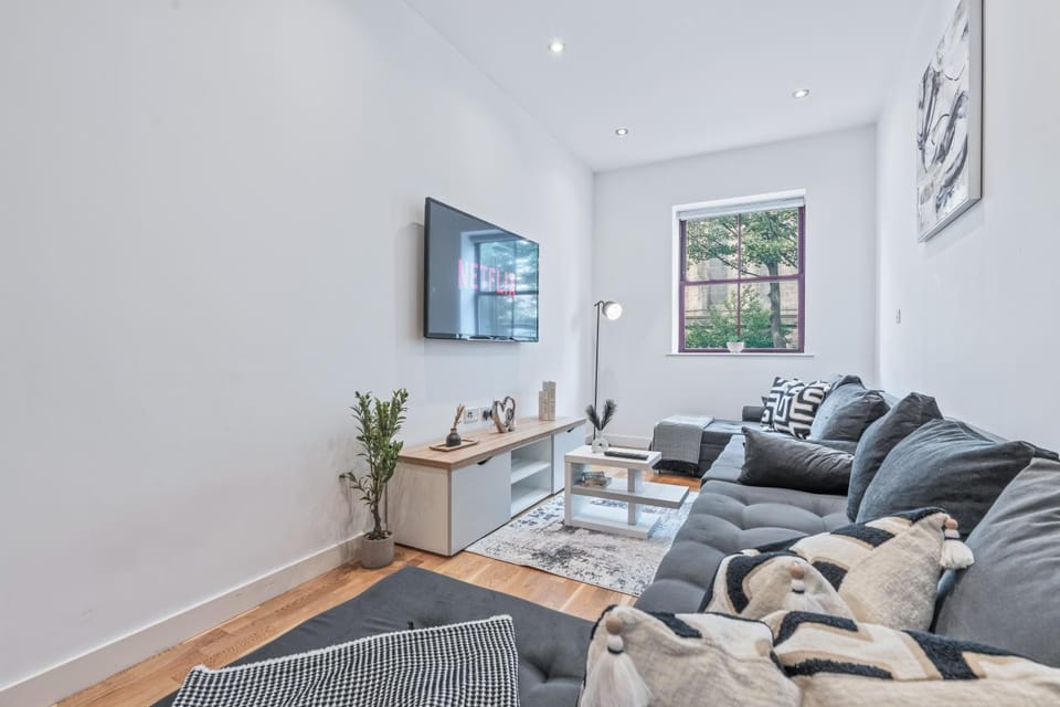 Leeds City Centre 2BR Apt Modern Sleeps 8 Apartment in Leeds