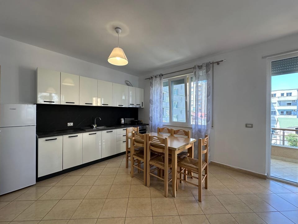 Kitchen or kitchenette, Dining area, oven, stove
