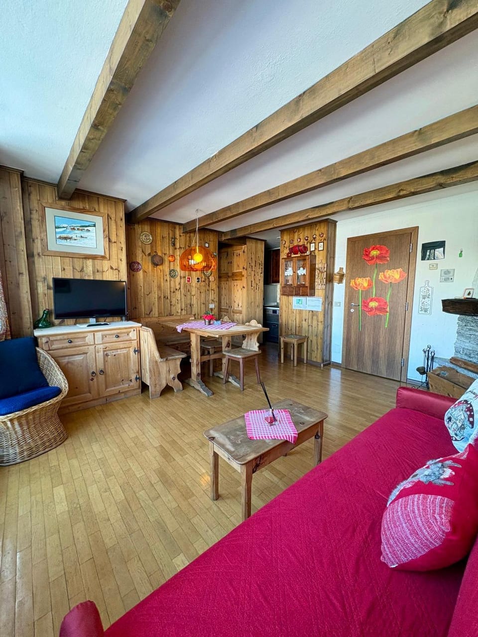 TV and multimedia, Living room, Seating area, Dining area, Evening entertainment