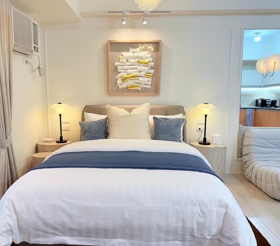 Bed, Photo of the whole room, Bedroom, air conditioner