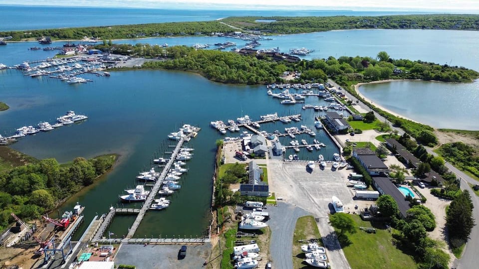 Dockside 2BR - Prime Location on the Marina Unit B Apartment in Montauk