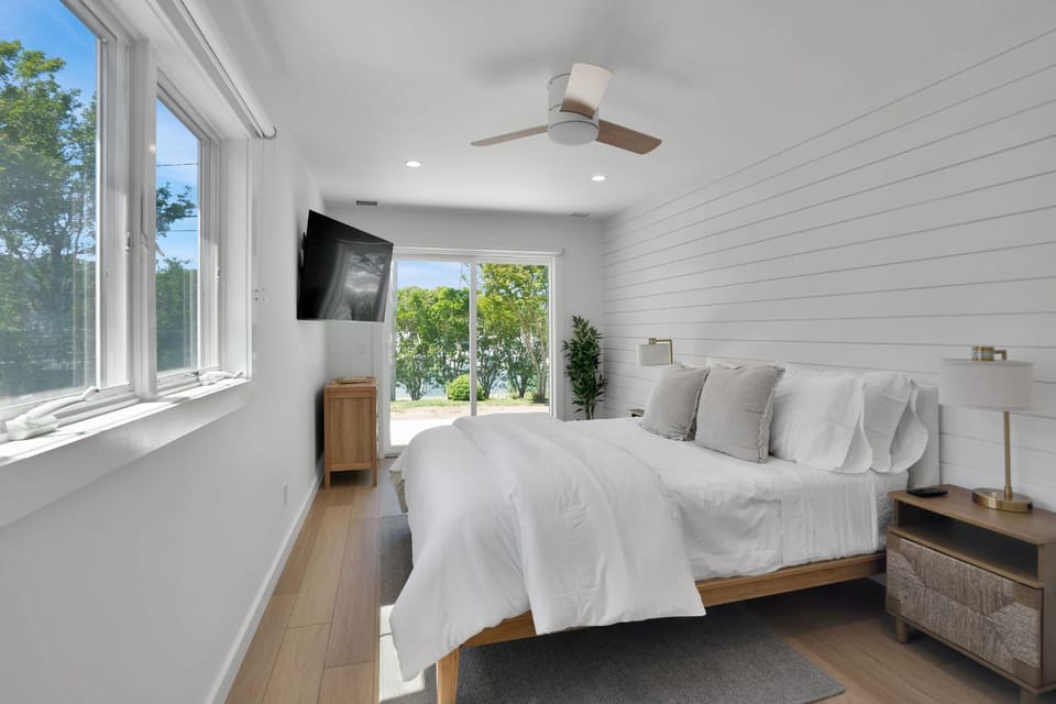 Dockside 2BR on The Marina - Free Parking Unit C Apartment in Montauk
