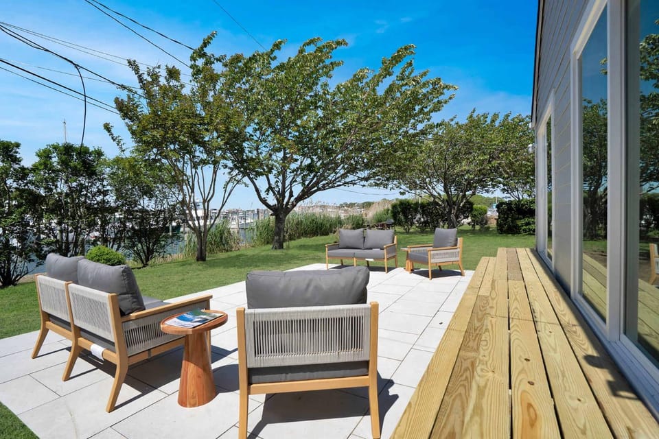Dockside 2BR on The Marina - Free Parking Unit C Apartment in Montauk