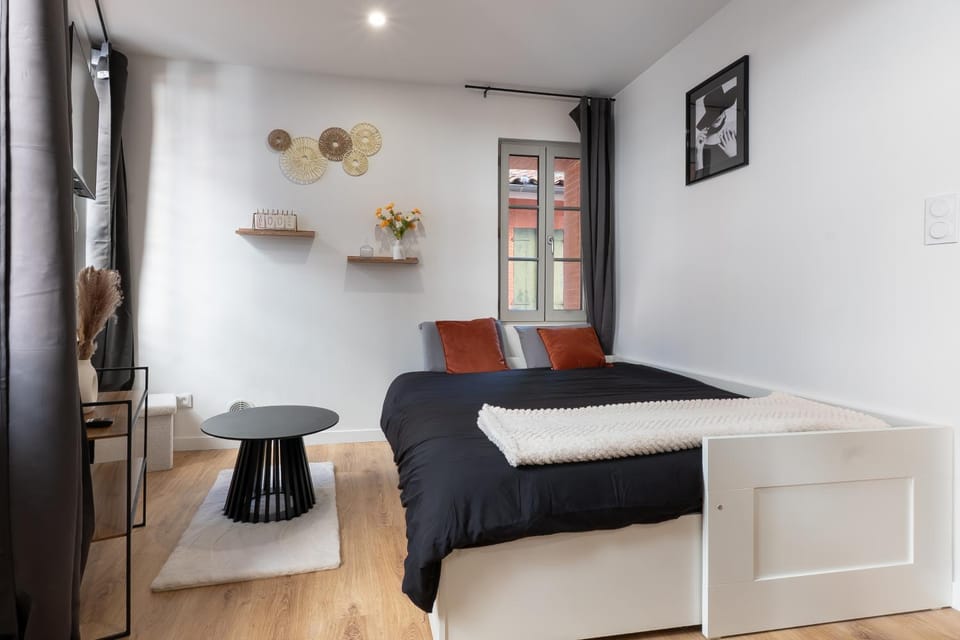 Bed, Living room, Seating area