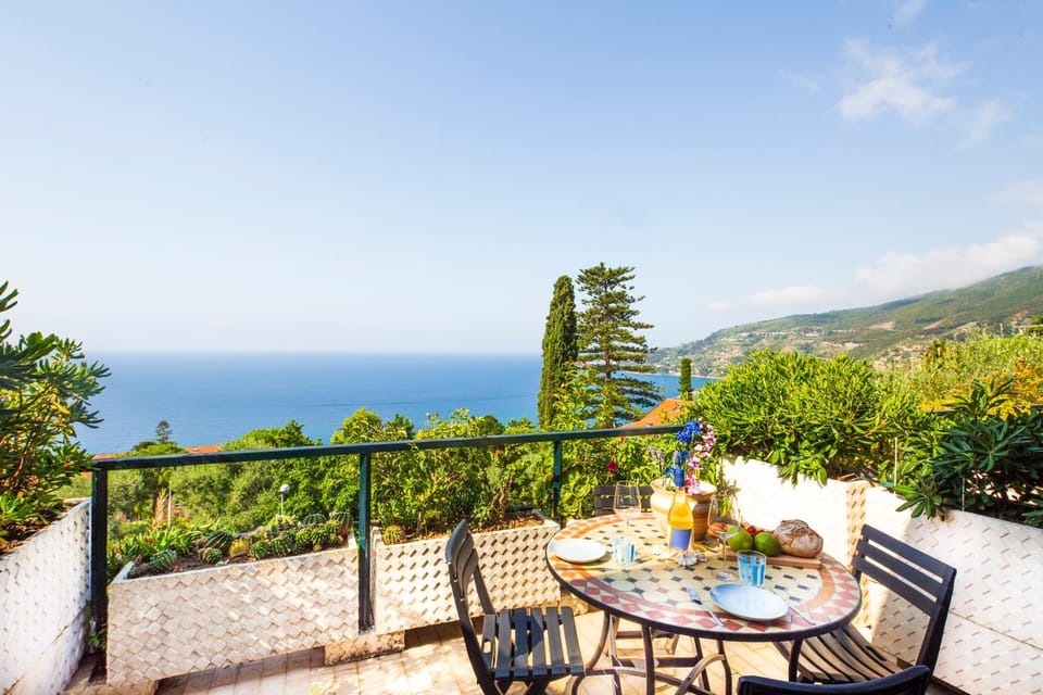 Day, Natural landscape, View (from property/room), Balcony/Terrace, Dining area, Mountain view, Sea view