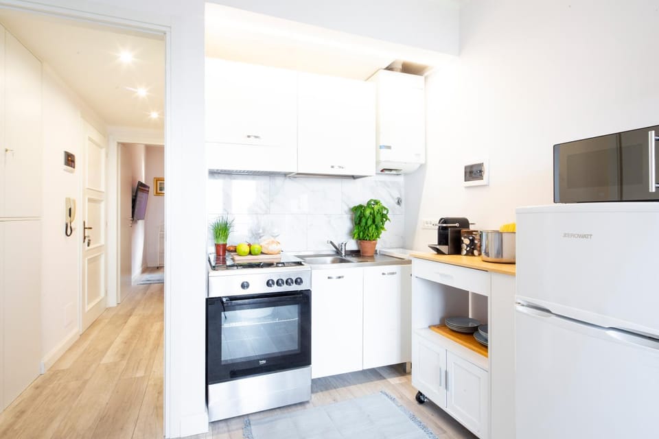 Coffee/tea facilities, Kitchen or kitchenette, minibar, oven, pet friendly, stove, toaster