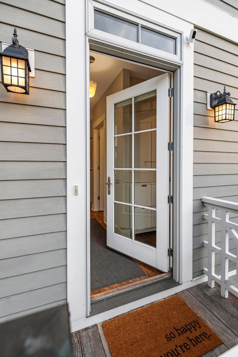 Rooftop Balcony, Lake Views, Pool and Walk to Town House in Saugatuck