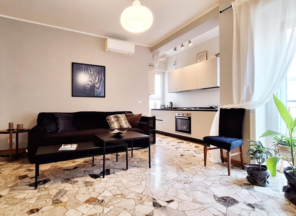 Kitchen or kitchenette, Living room, Seating area