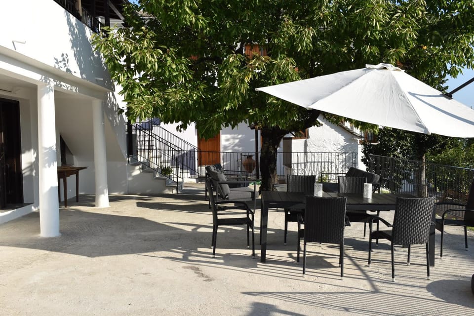 Property building, Patio, Balcony/Terrace, Dining area