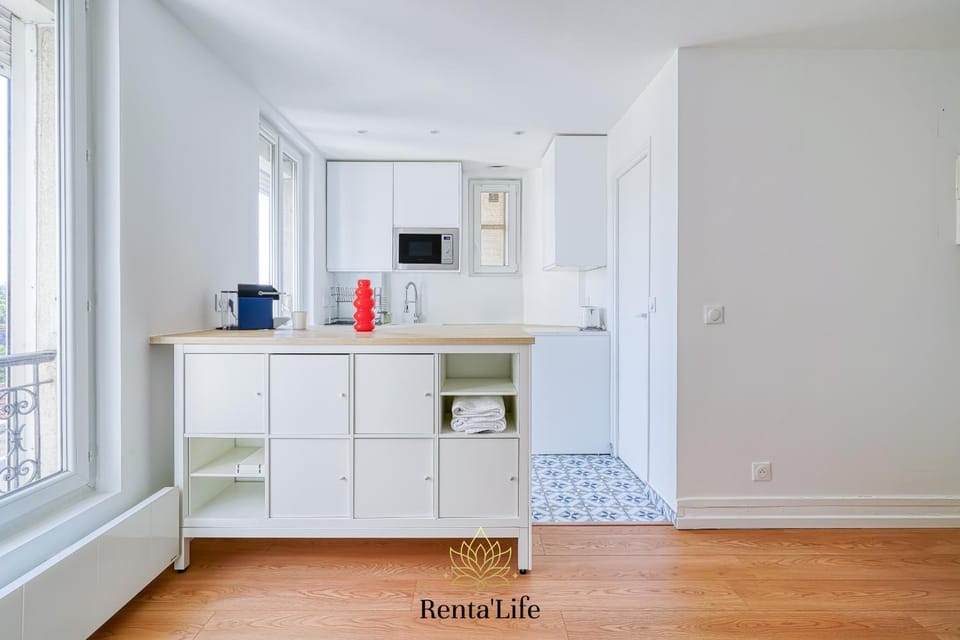 Kitchen or kitchenette, oven, stove