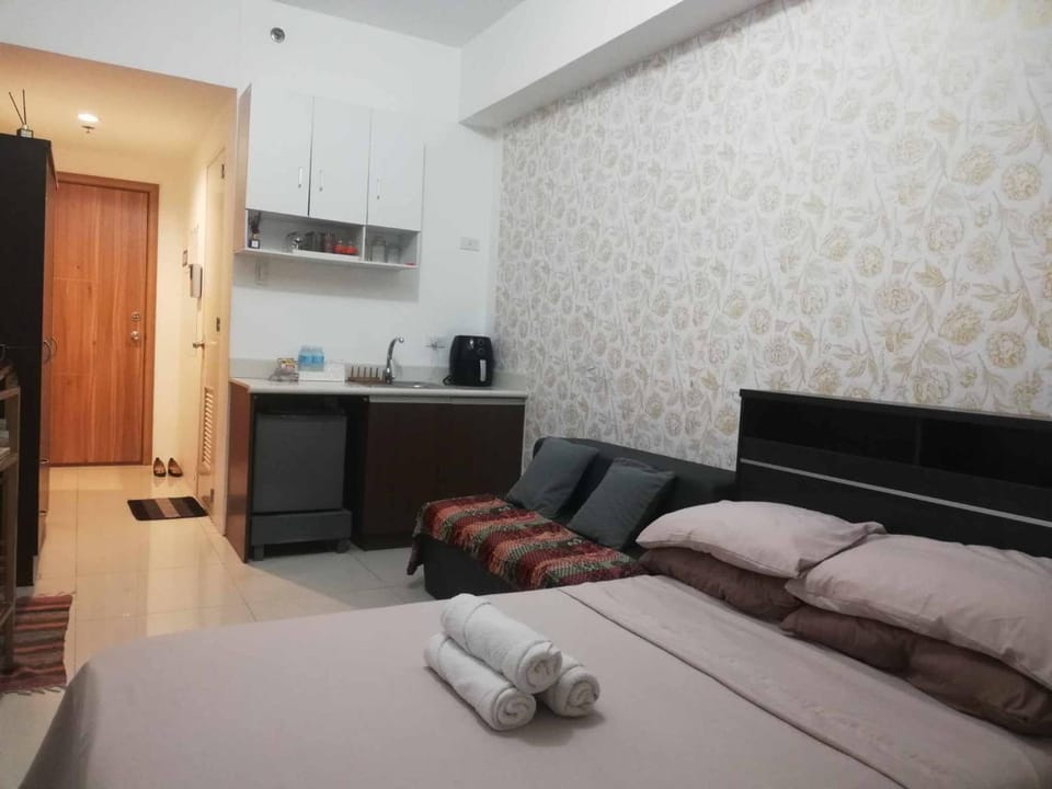 Bed, Decorative detail, Bedroom