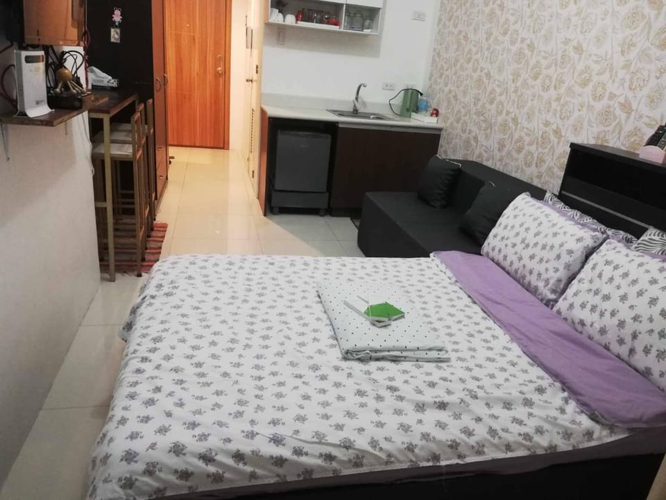 Bed, Decorative detail, Bedroom