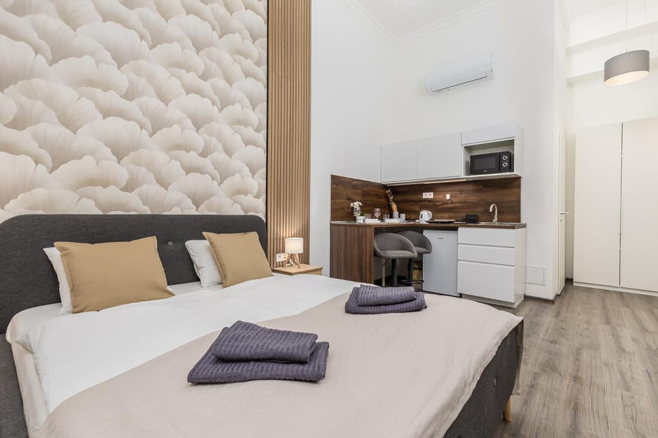 Bed, Kitchen or kitchenette, Photo of the whole room, Dining area, air conditioner