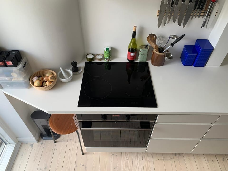 Kitchen or kitchenette, stove