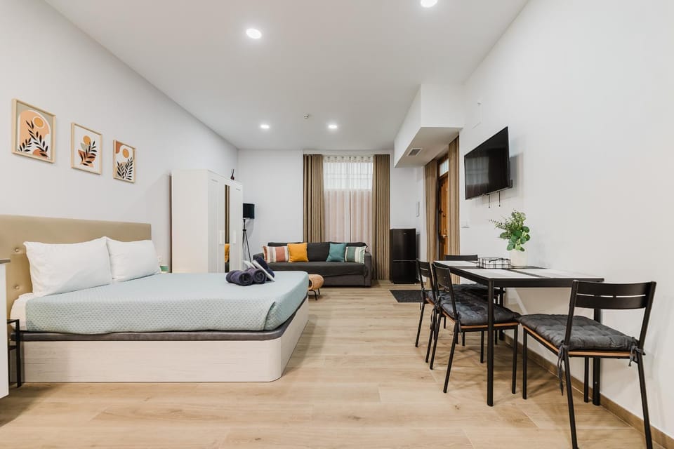 Living room, Photo of the whole room, Seating area, Bedroom