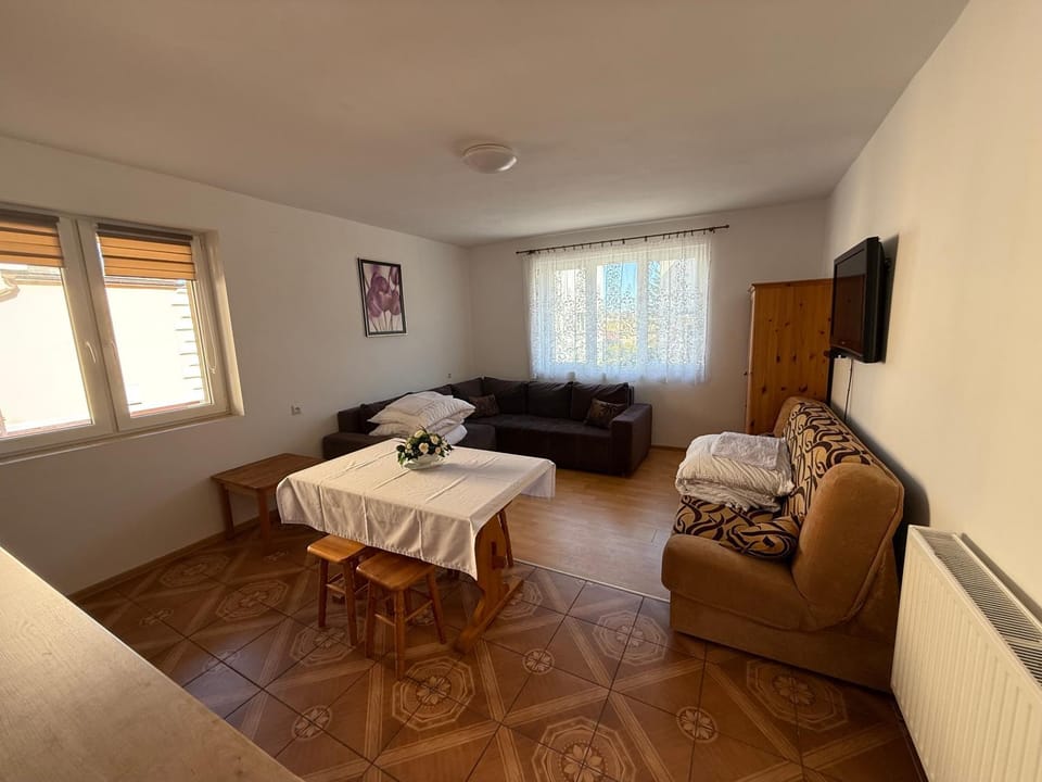 Bed, TV and multimedia, Photo of the whole room