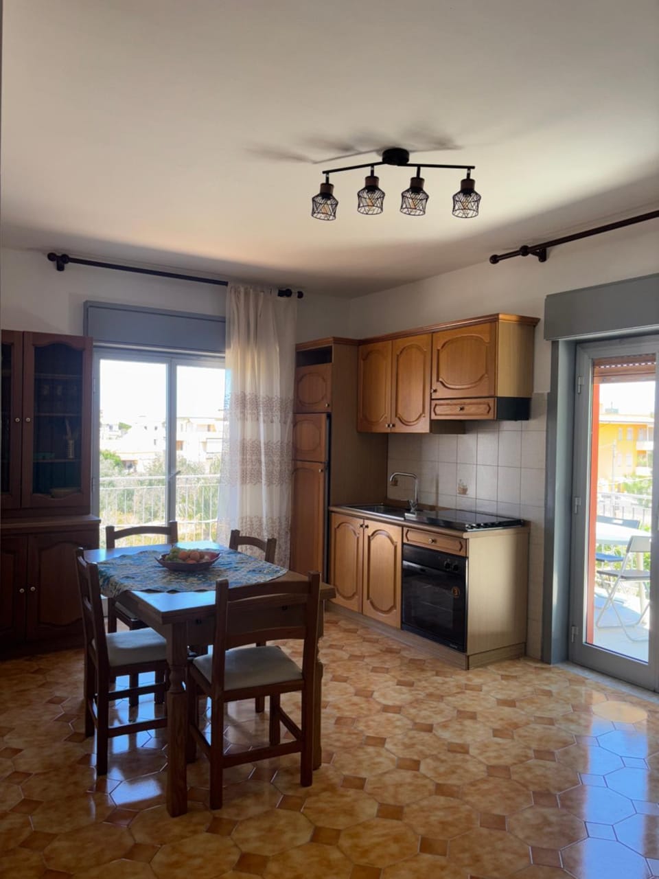 Kitchen or kitchenette, Dining area, stove