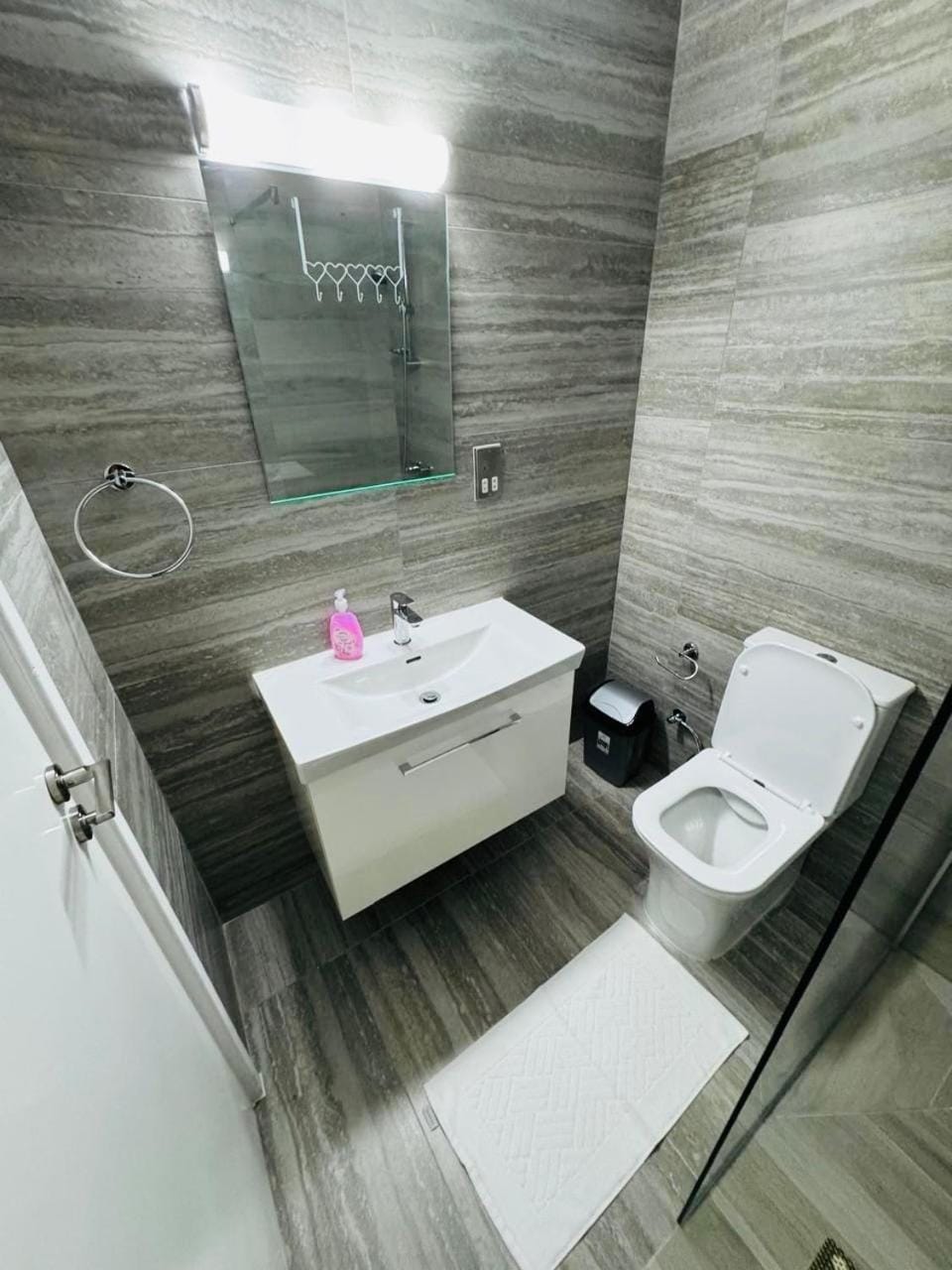 Shower, Toilet, Bathroom, towels
