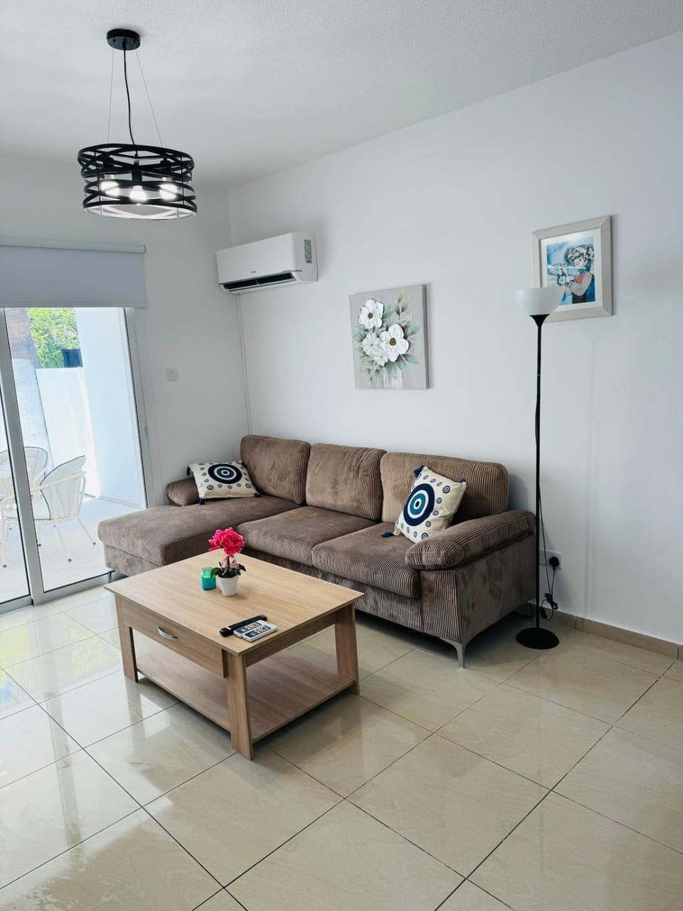 Living room, Seating area, air conditioner