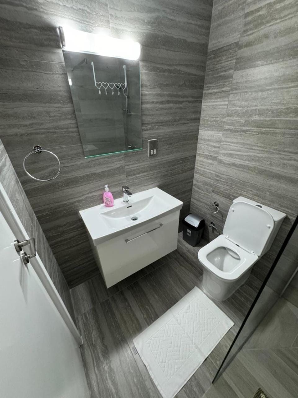 Shower, Toilet, Bathroom, towels