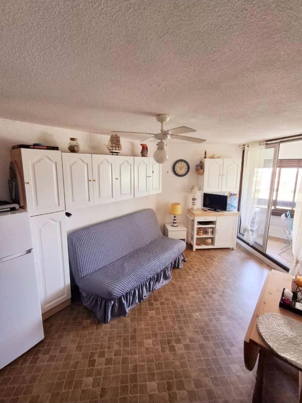 Bed, Seating area