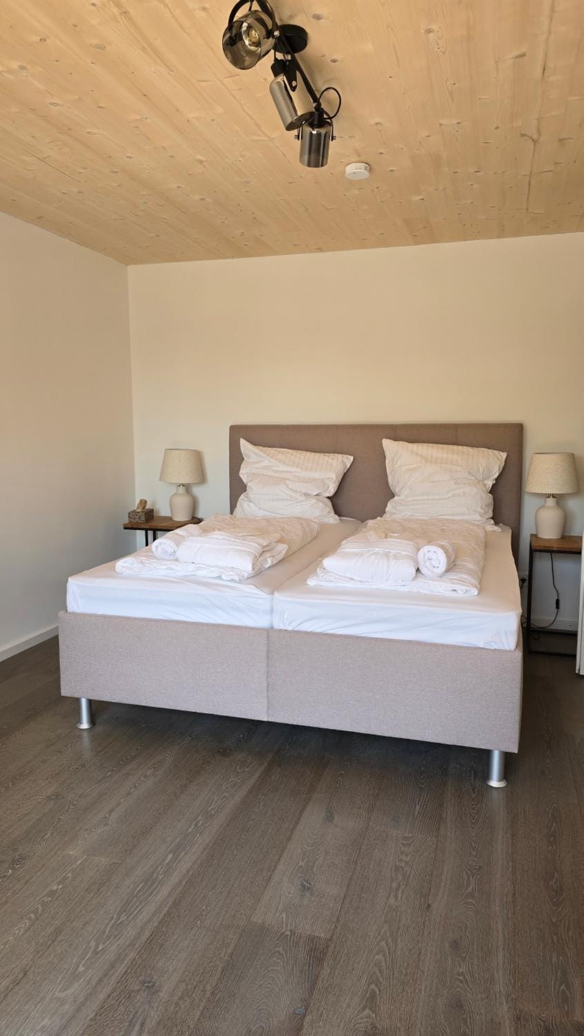 Bed, Photo of the whole room, Bedroom, towels