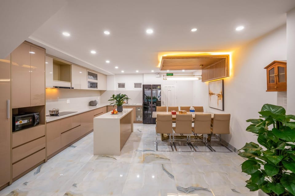Kitchen or kitchenette, Kitchen or kitchenette, Living room, Seating area, Dining area, stove