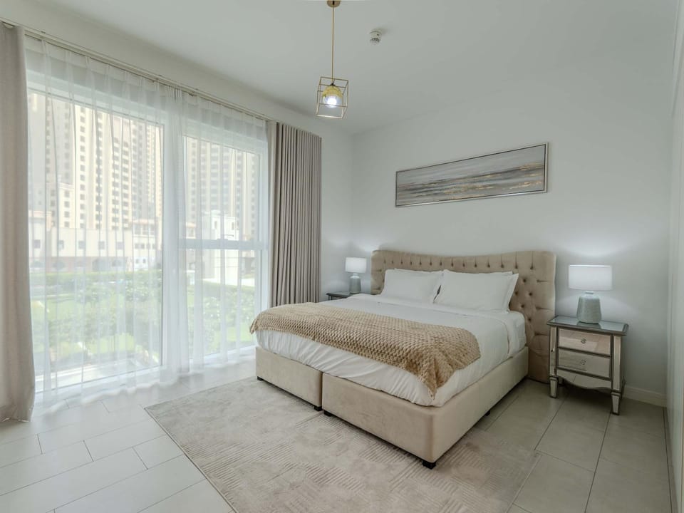 La Vie in Jumeirah Beach Residences - Private Beach & Sea Views Apartment in Dubai