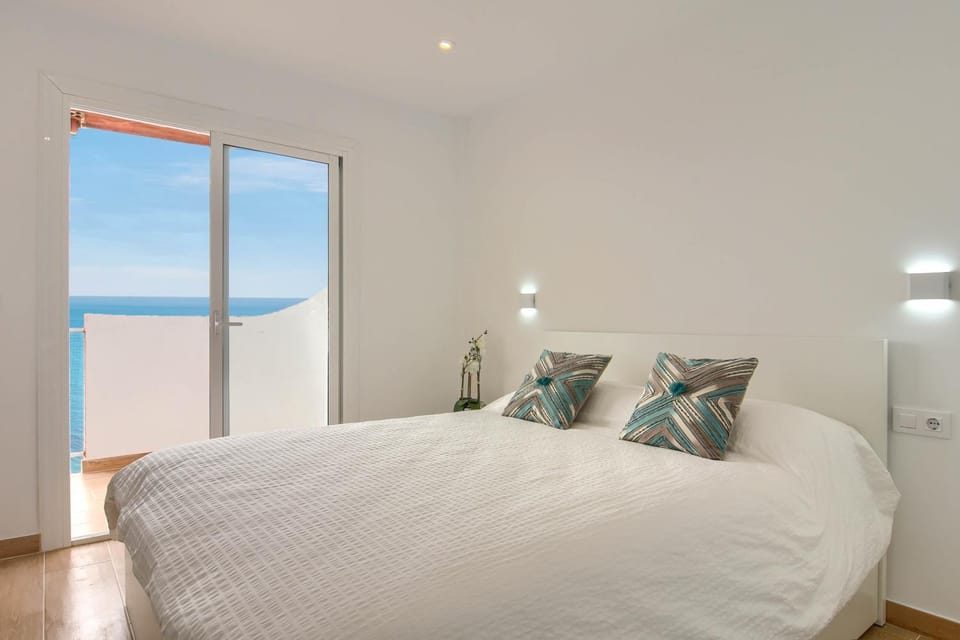 Bed, Sea view
