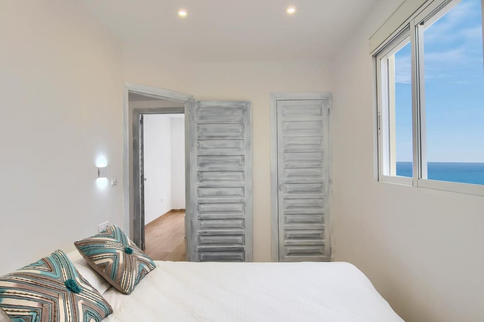 Bed, Bedroom, Sea view