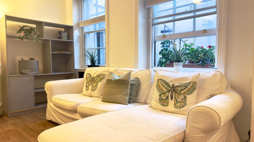 2 Bedroom with 2 Bathroom Apartment Marylebone Apartment in City of Westminster