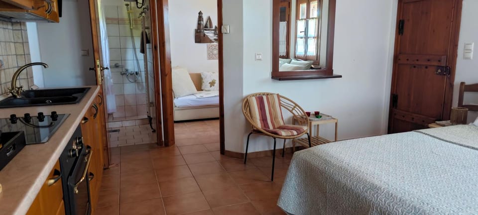 Bed, Kitchen or kitchenette, Photo of the whole room, Bedroom, stove