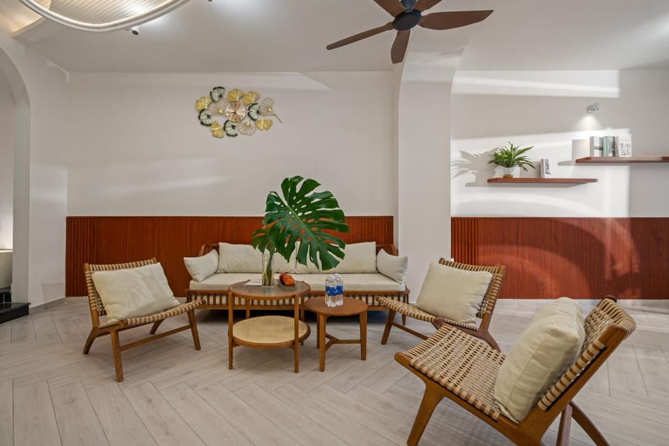 Communal lounge/ TV room