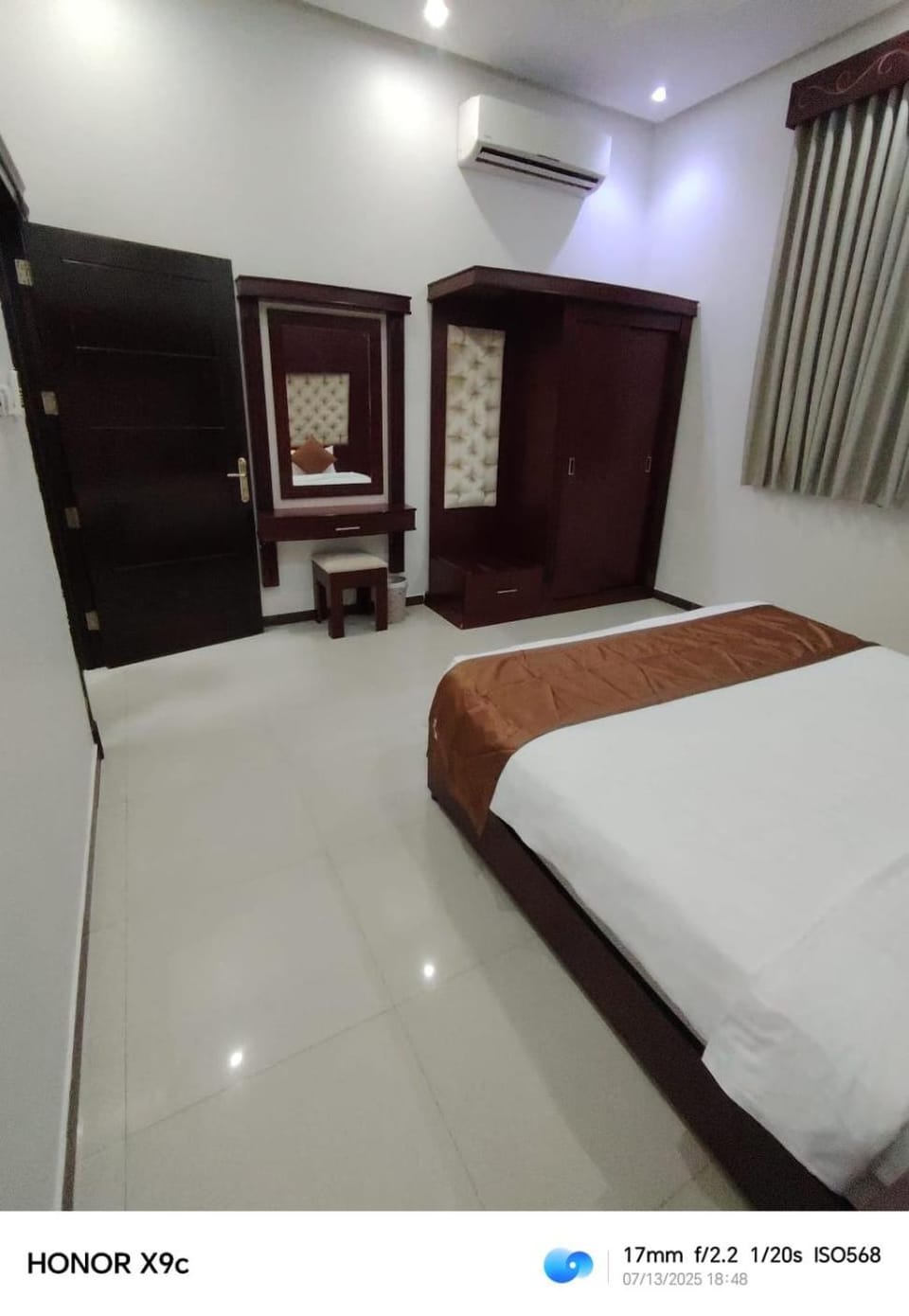 Bed, Bedroom, air conditioner