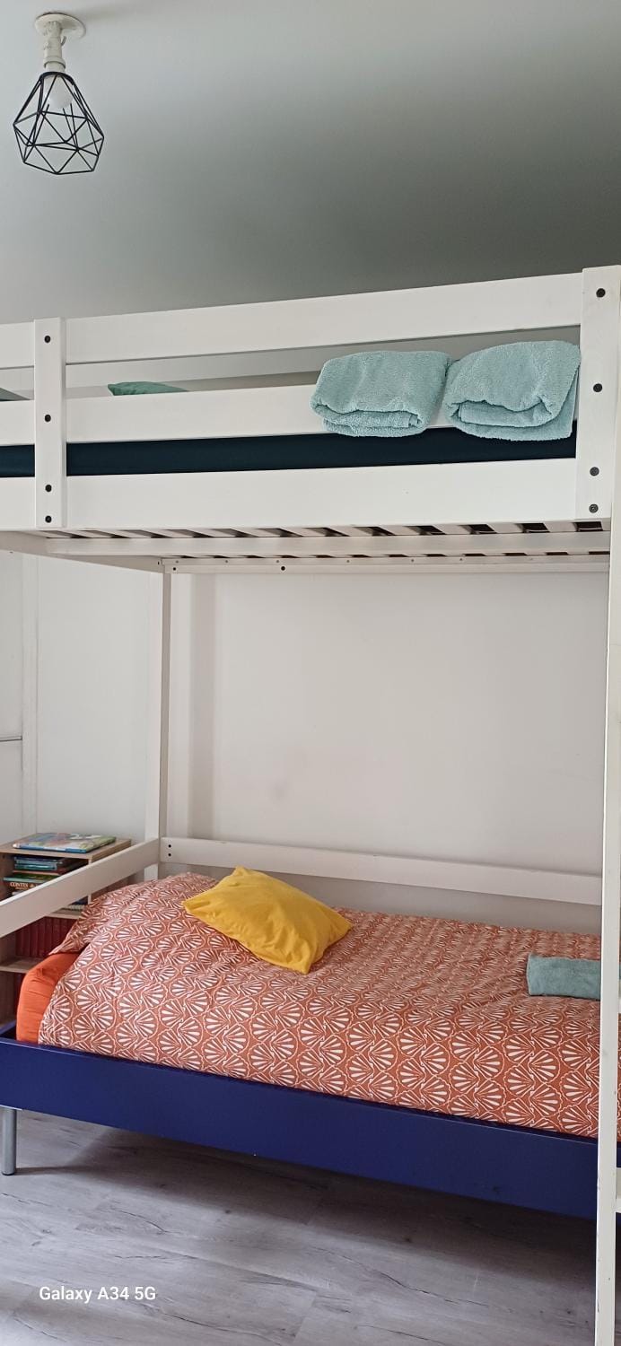 Bed, Photo of the whole room, Bedroom, bunk bed