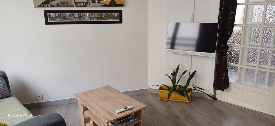 Communal lounge/ TV room, TV and multimedia, Living room, Seating area