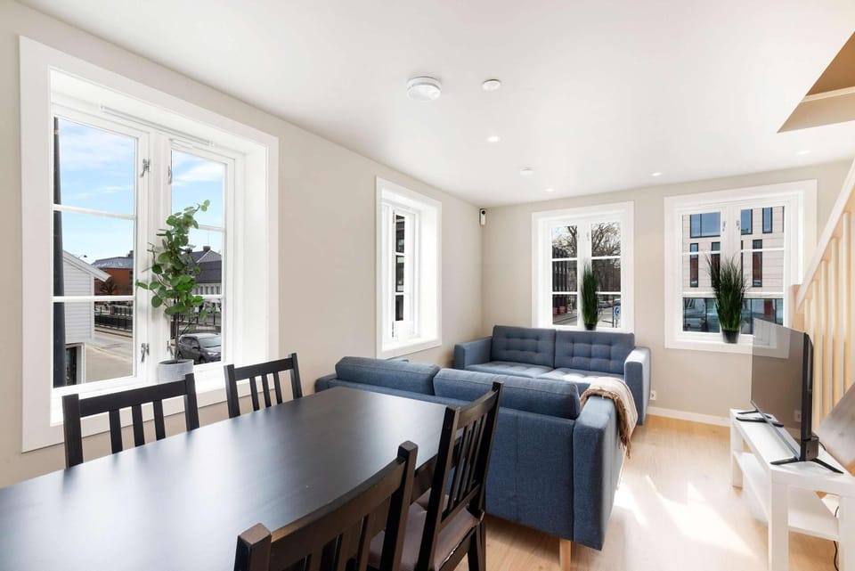 TV and multimedia, Kitchen or kitchenette, Living room, Dining area, Evening entertainment