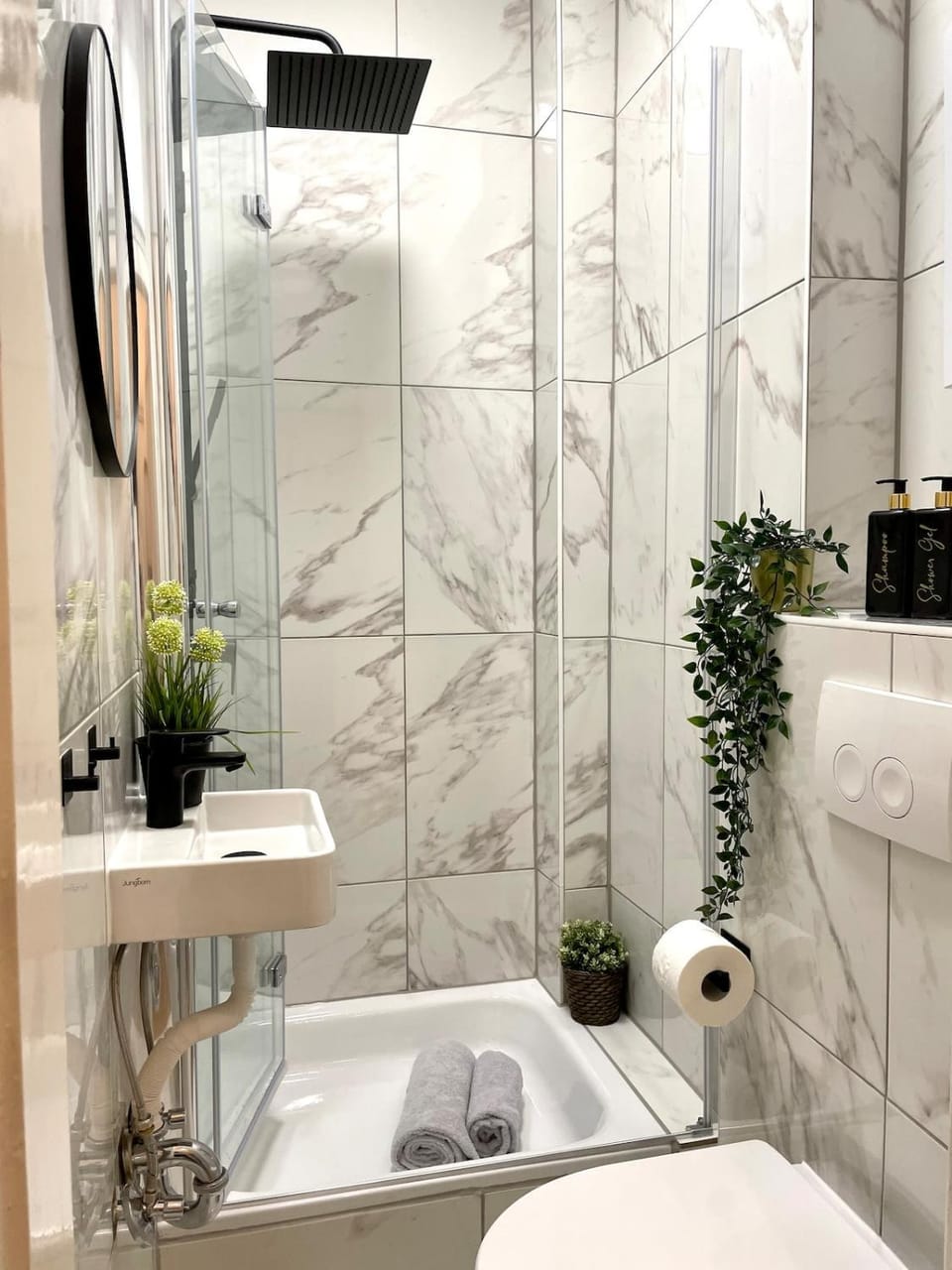 Shower, Bathroom, towels
