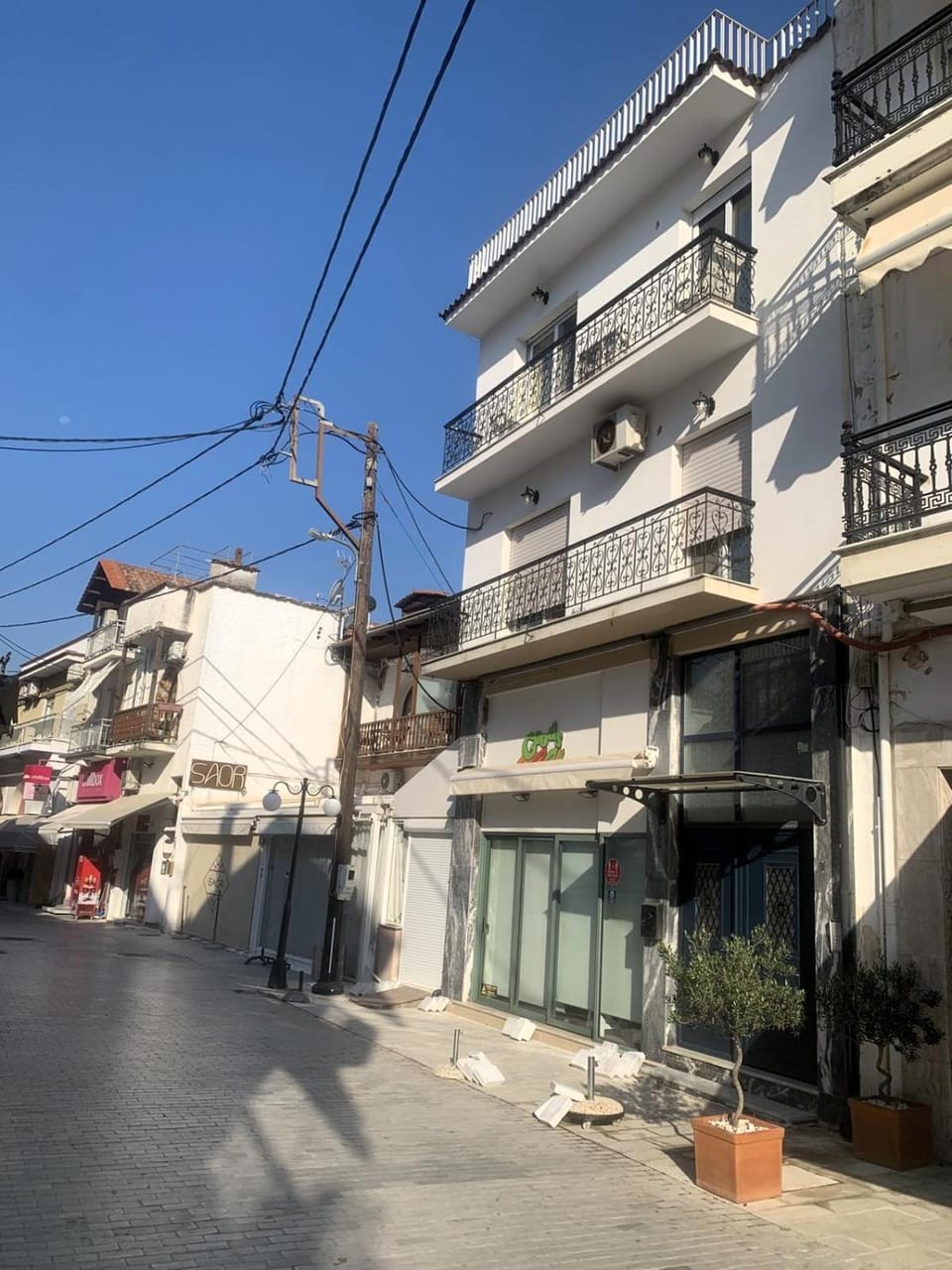Property building, Street view, Location