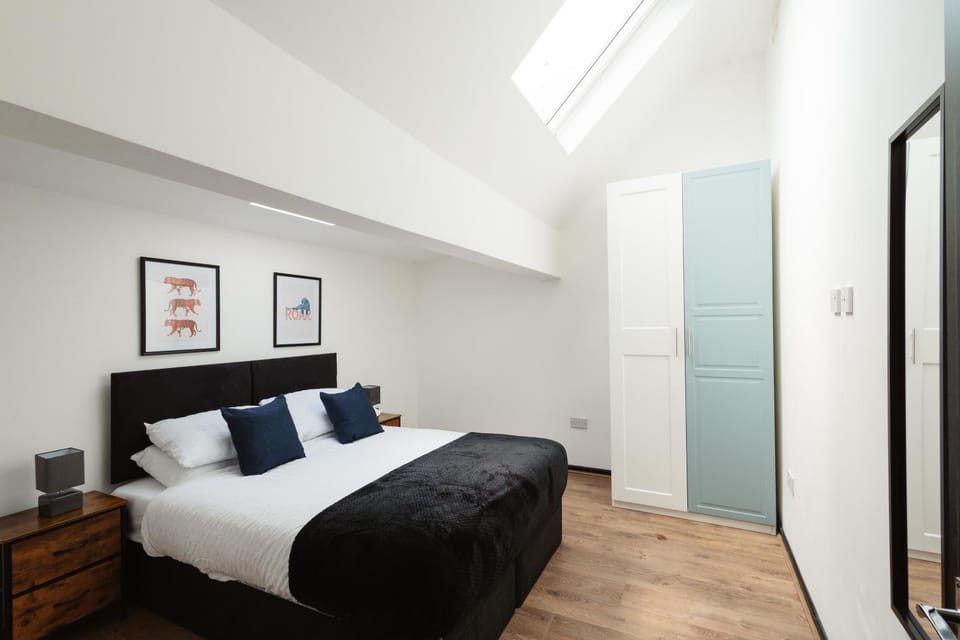 Bed, Photo of the whole room, Bedroom, wardrobe