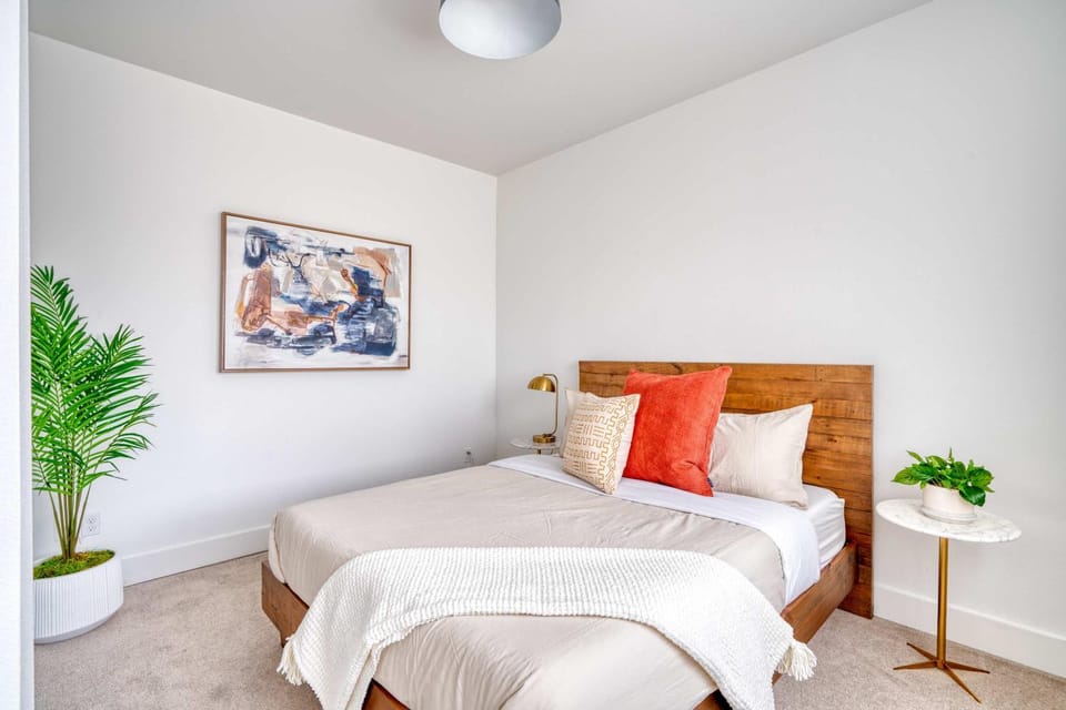 The Basalt by Stay Portland - Humboldt Apartment in Portland