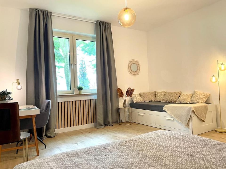 Bed, Photo of the whole room, Bedroom