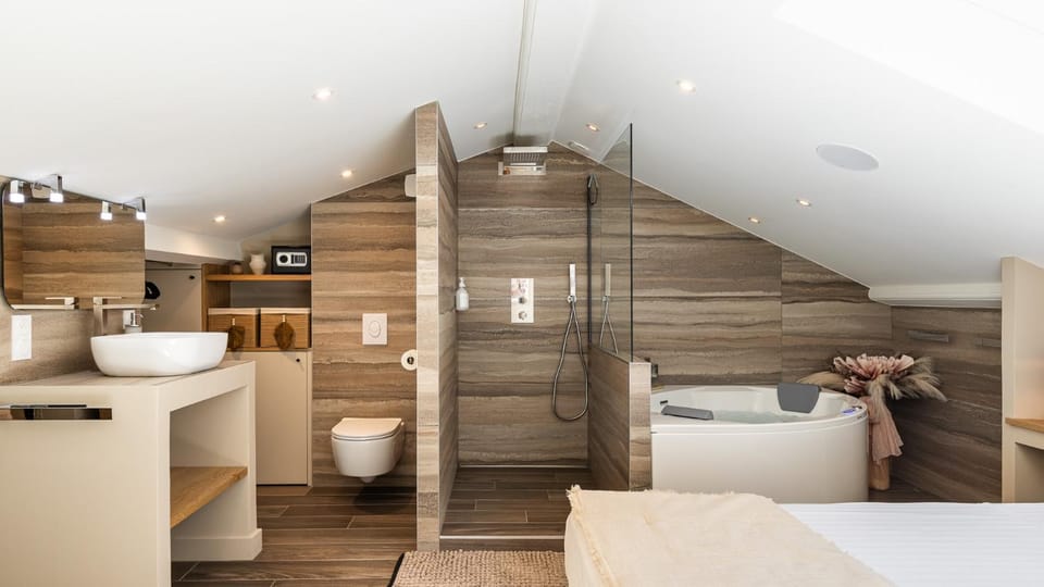 Shower, Toilet, Bath