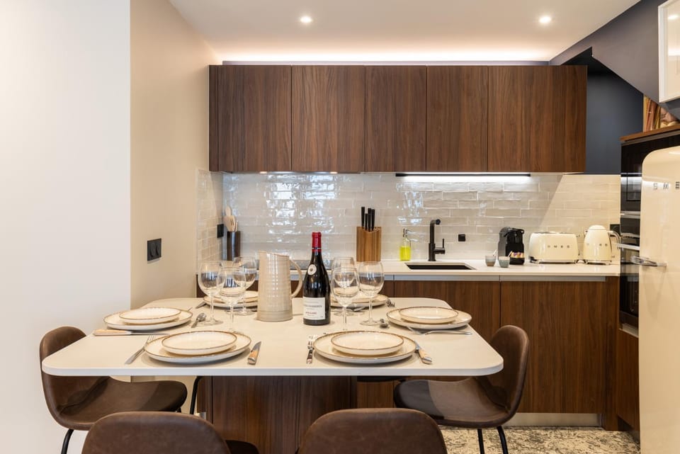 Dining area, kitchen