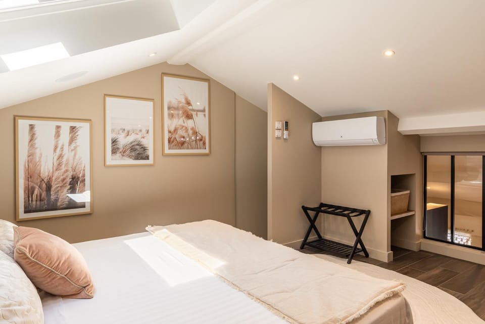 Bed, Bedroom, air conditioner