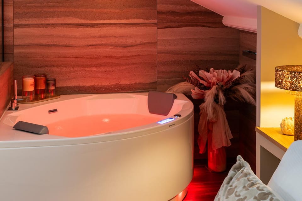Hot Tub, Bath