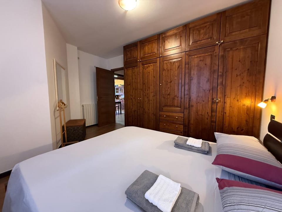 Bed, Photo of the whole room, Bedroom, towels, wardrobe